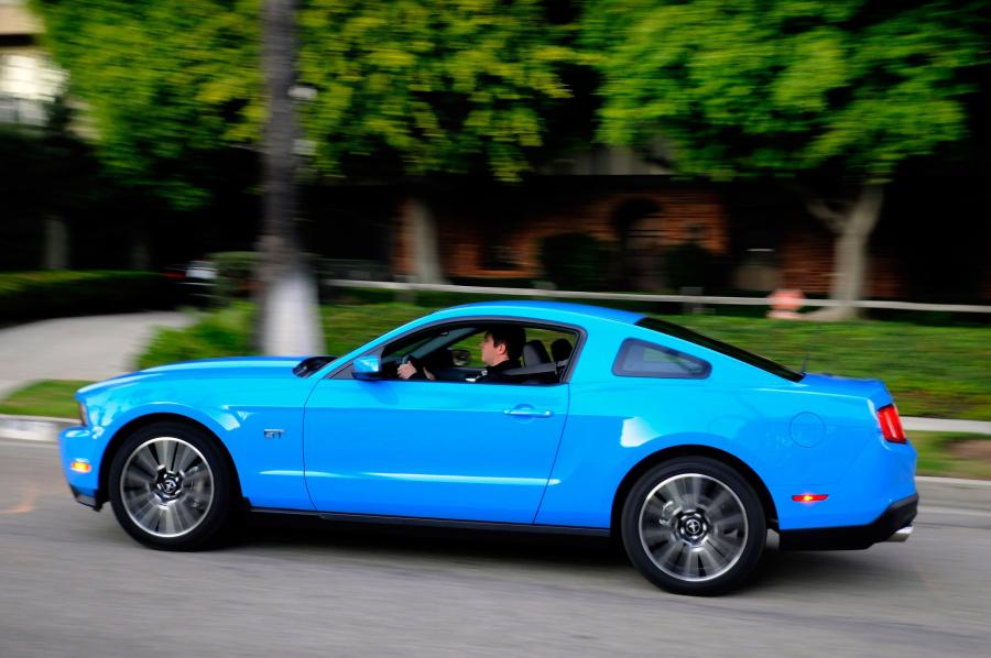  Ford Mustang GT 2010 года  (фото 90 из 213)
